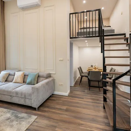 D52 Luxury * Boedapest