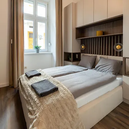 D52 Luxury Apartment *