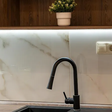 D52 Luxury Apartment *