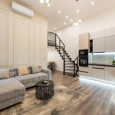 D52 Luxury Apartment *